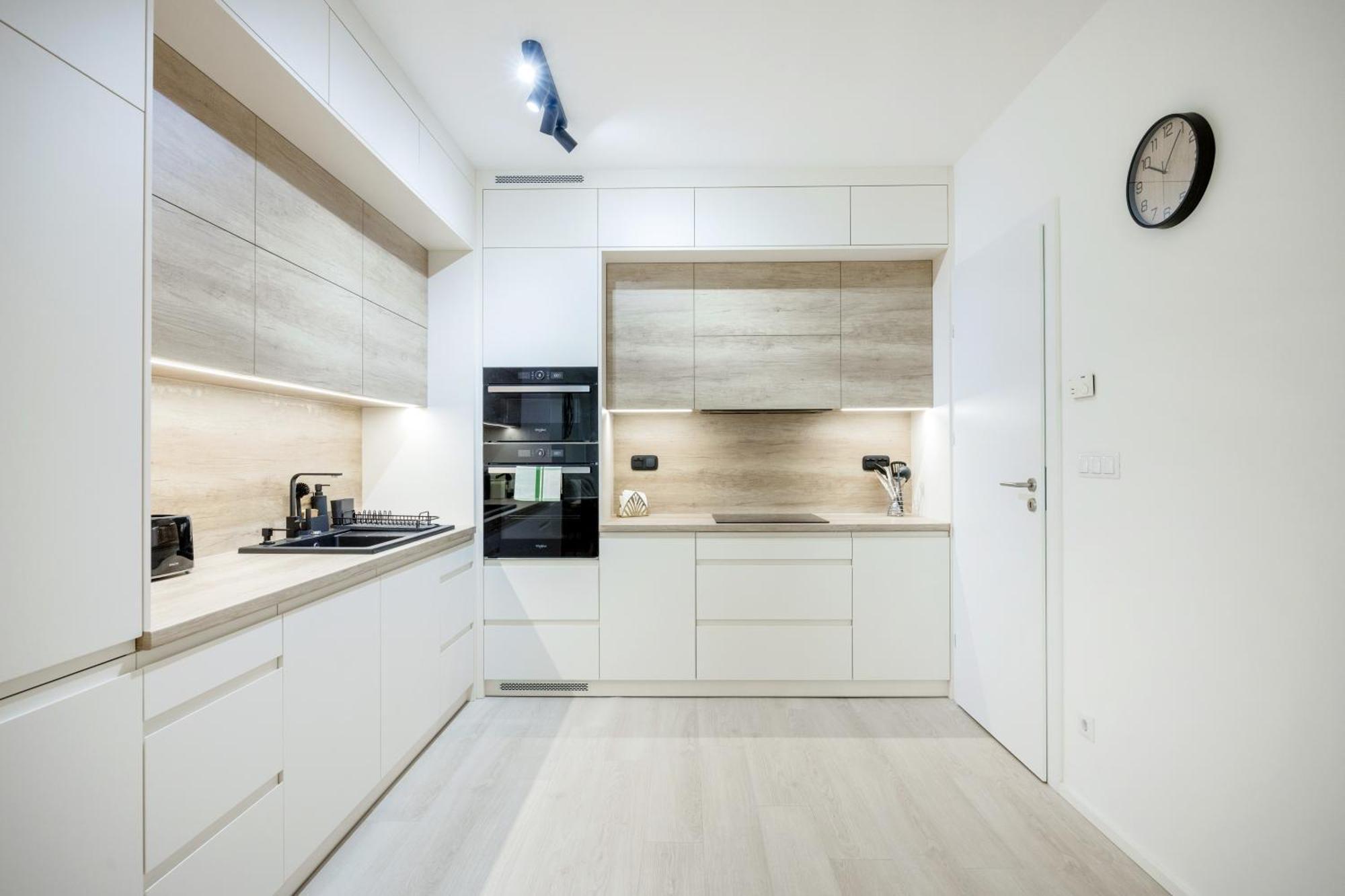 Modern With Balcony And Parking *